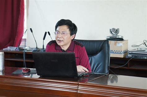 安顺学院宣传部部长蔡少平为政法学院学生作专题讲座-安顺学院新闻网