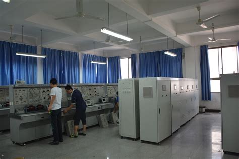 电气工程系实验室一角-电气与电子工程学院