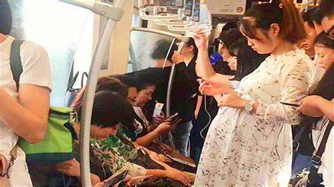 【嘚吧164期】小伙地铁打盹没给孕妇让座遭狂拍 该不该？_手机新浪网
