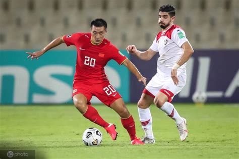 国足3：1击败叙利亚，晋级世预赛亚洲区12强赛_京报网