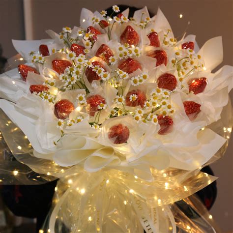 浪漫风情花艺馆--草莓车厘子水果花束圣诞节鲜花