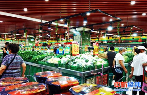 疫情下的北京生鲜店商贩：进货从凌晨一点排队到早上八点