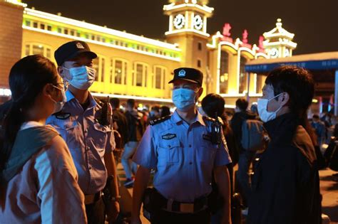 长假8天，北京公交警方进入高等级勤务模式_京报网