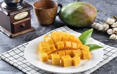 芒果不能和什么一起吃,吃芒果,芒果怎么吃方便_大山谷图库