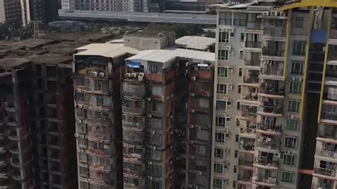 广州违建楼烂尾19年仍住满人，官方称“问题复杂难处理”_凤凰网