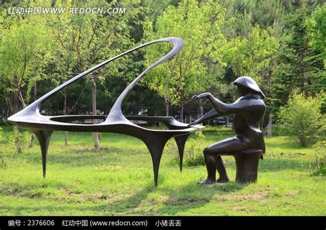 弹钢琴的人物雕塑高清图片下载_红动网