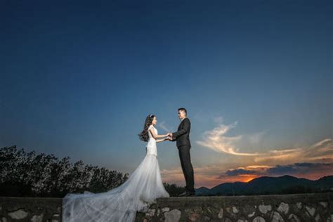 拍摄外景婚纱照时新娘服装的选择_晋中婚礼策划