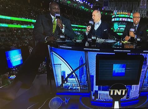 The NBA world is fascinated by Shaq’s personal fan on the TNT desk | For The Win