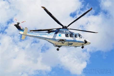 三亚试水直升机低空旅游 首日试飞游客免费体验-新闻中心-南海网
