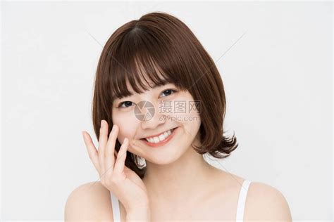 亚裔年轻女用手亲摸脸高清图片下载-正版图片504386101-摄图网