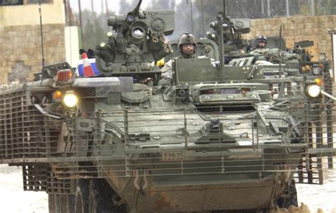坦克升级为装甲战斗车，成了战场上强大的武器_凤凰网视频_凤凰网
