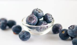 蓝莓每天吃多少合适 蓝莓一天吃多少颗为宜_女物健康|nvwu.com