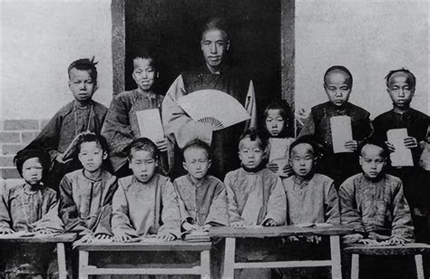 1876年，杨乃武与小白菜受尽委屈，被法国记者拍下真实场景