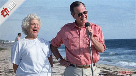 老布什去世 4月刚送走妻子 2分钟回顾两人73年爱情故事_手机新浪网
