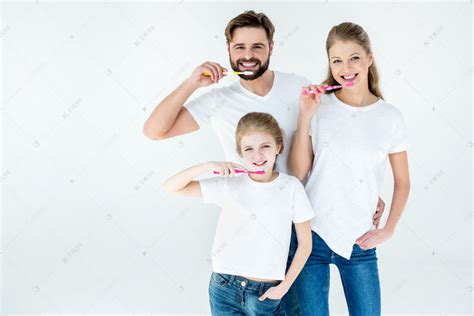 家族控股的牙刷 高清摄影大图-千库网
