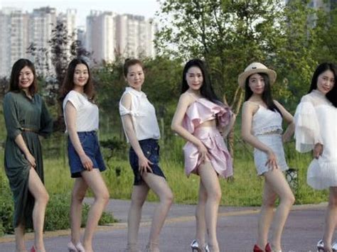 美女聚集地图片