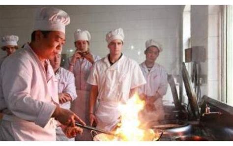 中国烹饪大师何大厨，总结36年用刀经验，亲自带你选刀！凤凰网凰家尚品_凤凰网