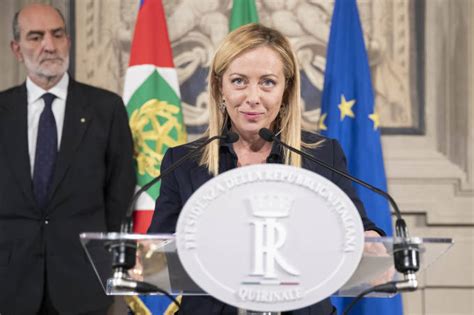 意大利迎来首位女总理_乔治亚·梅洛尼_经济_女士