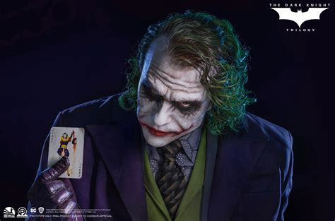 DC电影《小丑》新海报 脸上皮肤滑落露出小丑妆容_3DM单机