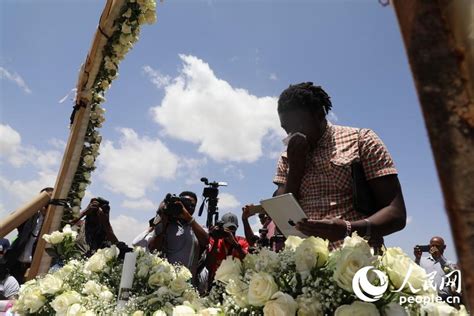 埃航在空难现场为遇难者家属举行悼念仪式--国际--人民网