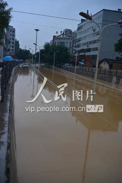 甘肃天水突遇有史以来的最大暴雨袭击-人民图片网