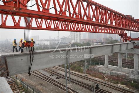 六安高铁新站建设历时三年，站房建筑面积20000m²,站前广场65000㎡