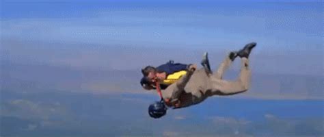 汤姆克鲁斯在《碟中谍 6》中的跳伞（高跳低开）的难度有多大？ - 知乎