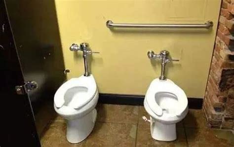 为什么美国的女厕所，马桶前方有个缺口？原来好处不止一点点|马桶|女厕所|老外_新浪新闻