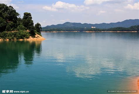 《山清水秀黎香湖》