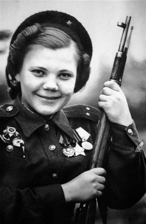 前苏联二战经典电影，卫国战争女英雄“卓娅”宁死不屈