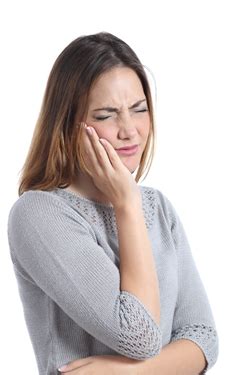 牙龈老是出血是怎么回事？_深圳爱康健口腔医院