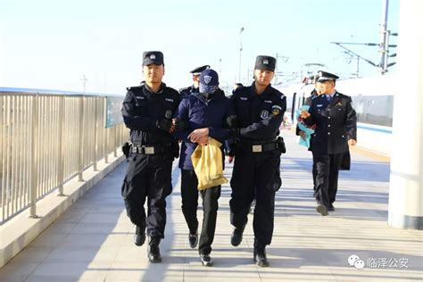 新疆警察成为恐怖分子的重点残害目标：伤害从未远去 - 西部网（陕西新闻网）