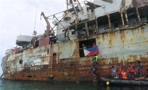 中国海警船与菲律宾军队渔船在仁爱礁激烈对峙——人民政协网