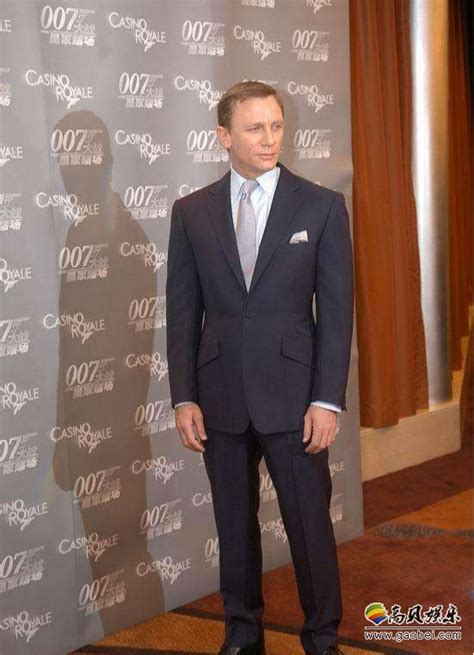 《007》电影《邦德25》发布首张宣传照：丹尼尔克雷格西装墨镜帅气登场-新闻资讯-高贝娱乐