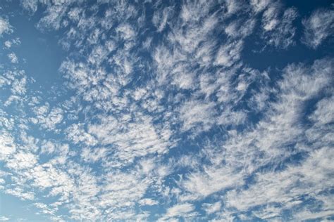 清蓝天空背景的浮云天气高清图片下载-正版图片507255431-摄图网