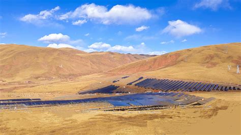 中国电力建设集团 基础设施 西藏江达索日20兆瓦牧光互补项目首个方阵具备发电条件