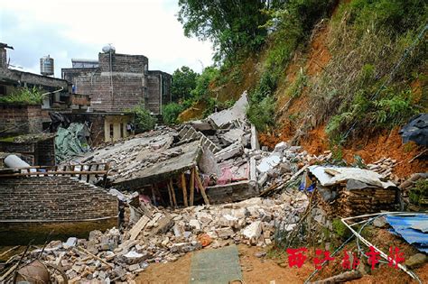 甘肃陇南武都区发生塌方2栋房屋被埋 事发地两年前曾发生滑坡_新闻频道_中国青年网