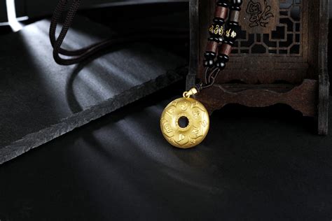 珠宝摄影/黄金吊坠|摄影|产品|一百年一个世纪 - 原创作品 - 站酷 (ZCOOL)
