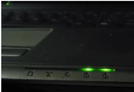 笔记本充电指示灯亮红灯什么原因,如何解决-笔记本电池指示灯红灯闪烁是什么问题?
