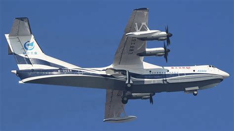 “鲲龙”出海！国产大型水陆两栖飞机AG600成功实现海上首飞