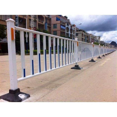 安装市政护栏能够大幅度提高道路安全_中铭防撞护栏