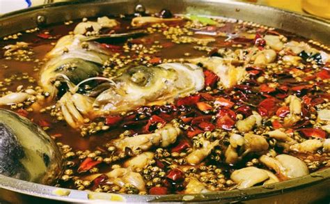 老黄记丁丁美蛙鱼头自助鱼火锅，味鲜美味，营养丰富 - 餐饮杰