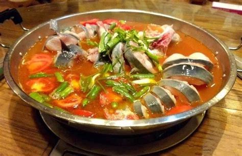 番茄酸汤桂鱼,中国菜系,食品餐饮,摄影,汇图网www.huitu.com