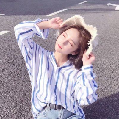 温柔吹风头像女生