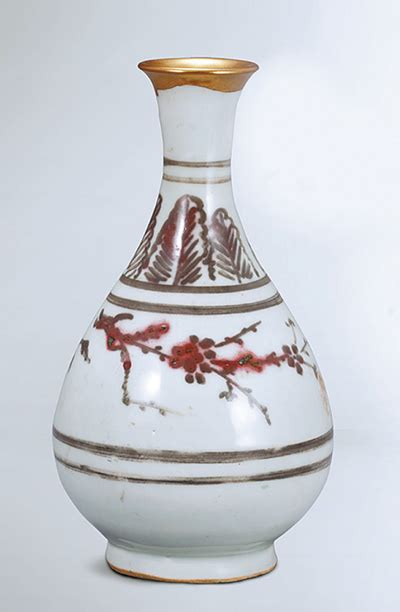 [National Treasure] White porcelain bottle from the Joseon era