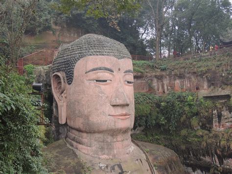 从乐山大佛的雄伟：看佛教在中国的辉煌，以及精湛的石刻技术_凤凰网