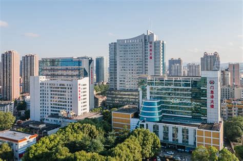 祝贺！益阳市中心医院6人荣获“庆祝中华人民共和国成立七十周年”纪念章 - 益阳市中心医院