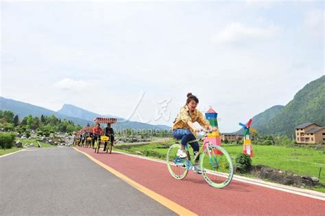 重庆酉阳：骑行户外 乐享自然-人民图片网