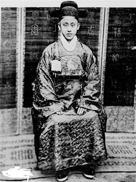 古代朝鲜国王的服饰是什么样的？是这样的吗？这是韩国纯宗皇帝的照片