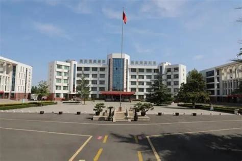 辽阳市第一中等职业技术专业学校地址在哪、电话、官网网址|中专网